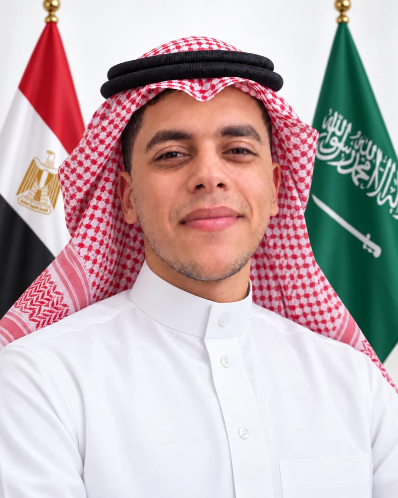 المدير التنفيذي لآفاق بثوب سعودي وشماغ أحمر وأبيض